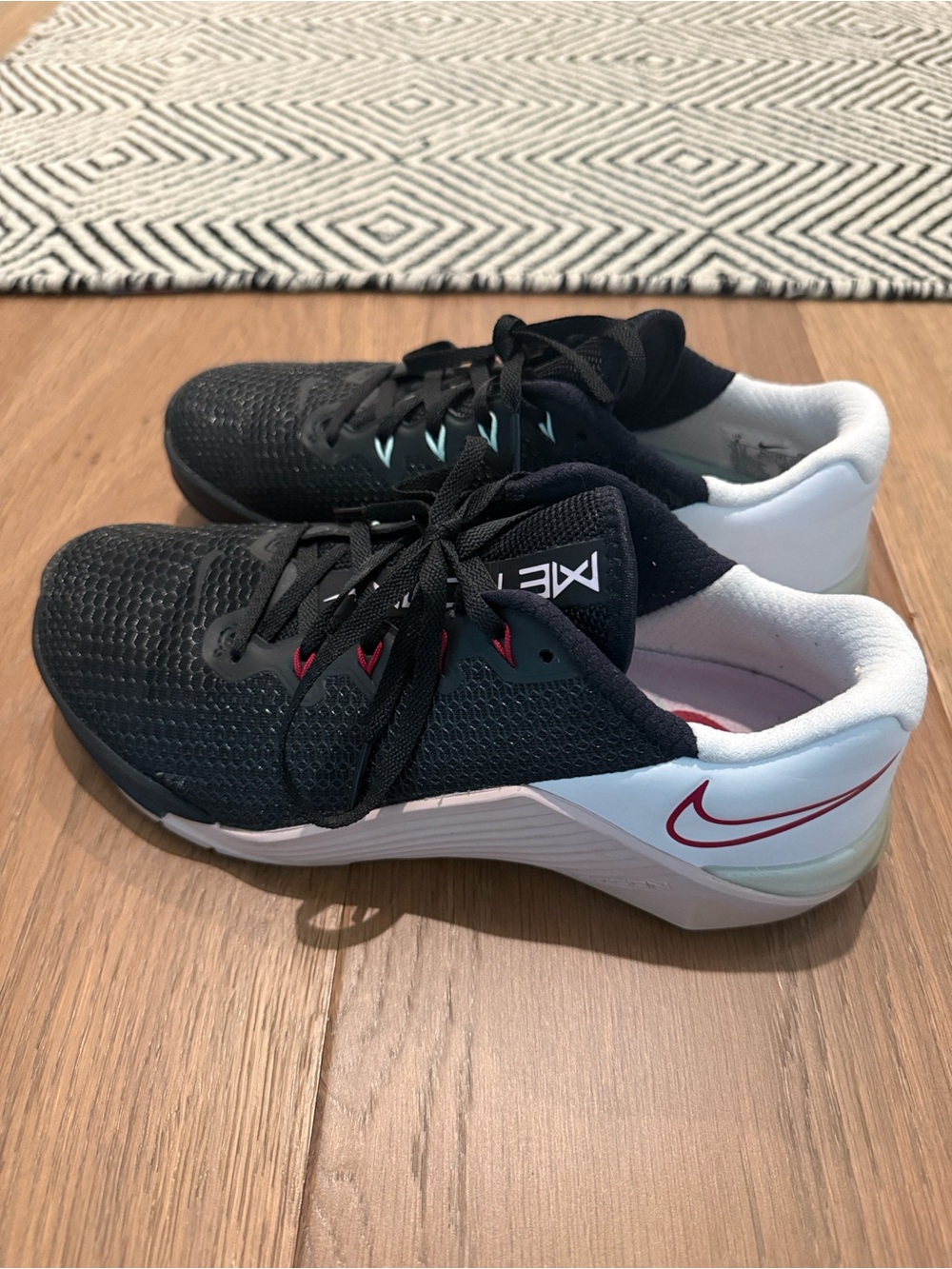 Nike Metcon 5 Training Shoes Womens sz 8 Black Pink Sneakers